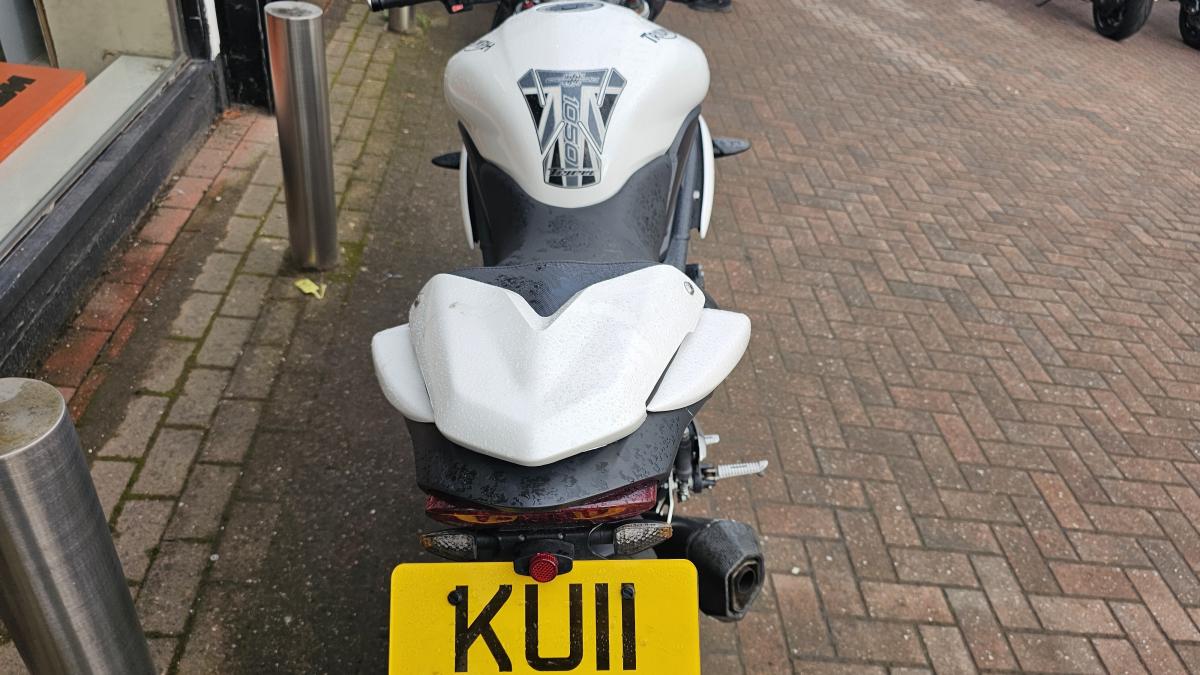 
								TRIUMPH SPEED TRIPLE 1050 full									