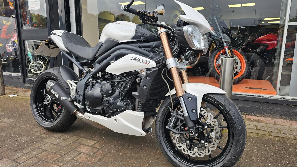 TRIUMPH SPEED TRIPLE 1050