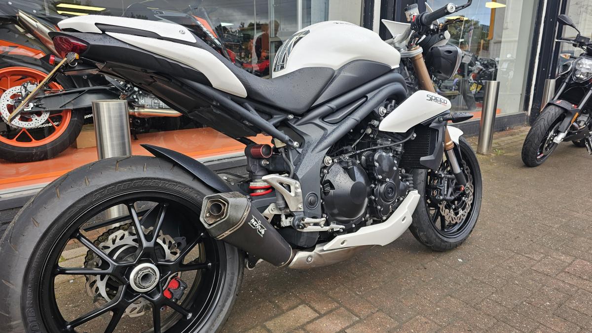 TRIUMPH SPEED TRIPLE 1050