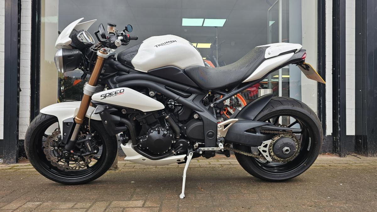 TRIUMPH SPEED TRIPLE 1050