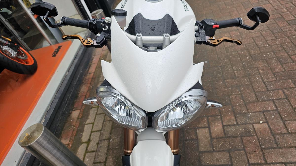 
								TRIUMPH SPEED TRIPLE 1050 full									