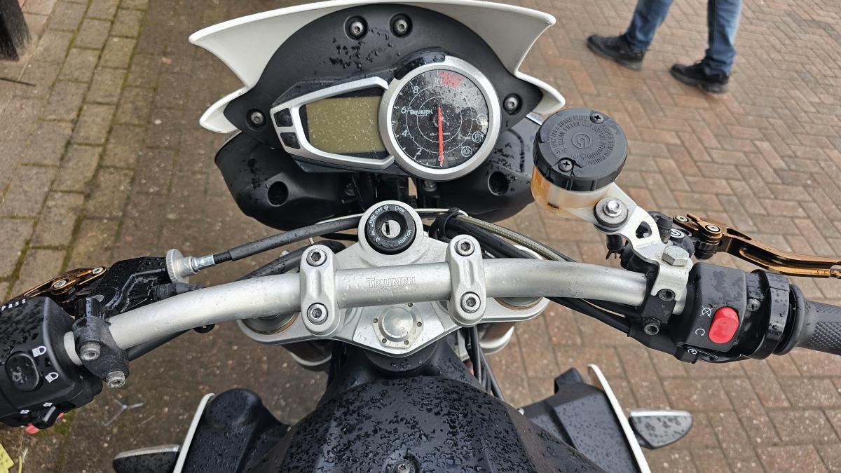 
								TRIUMPH SPEED TRIPLE 1050 full									