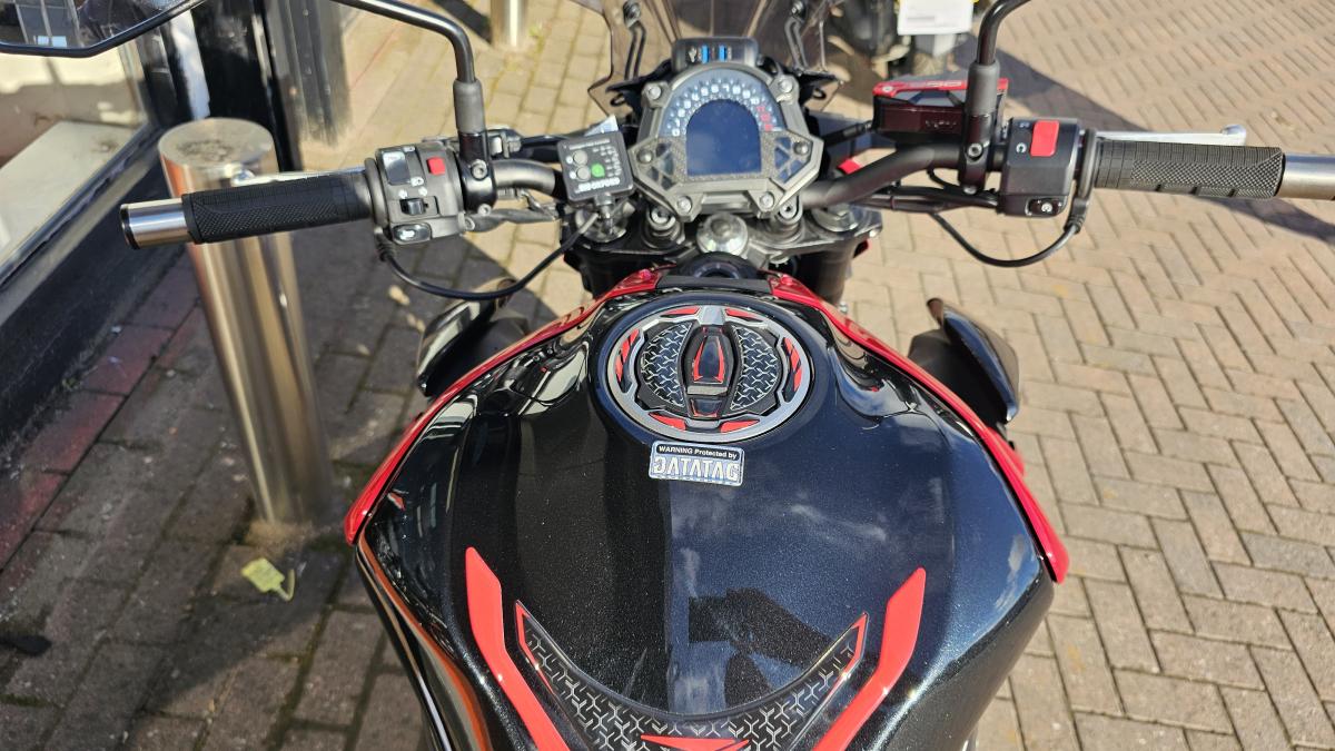 
								Kawasaki ZR 900 BJF full									
