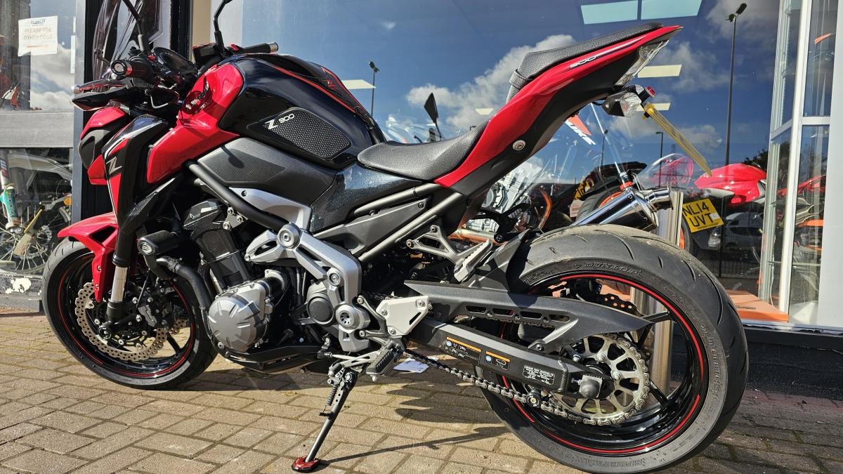 
								Kawasaki ZR 900 BJF full									