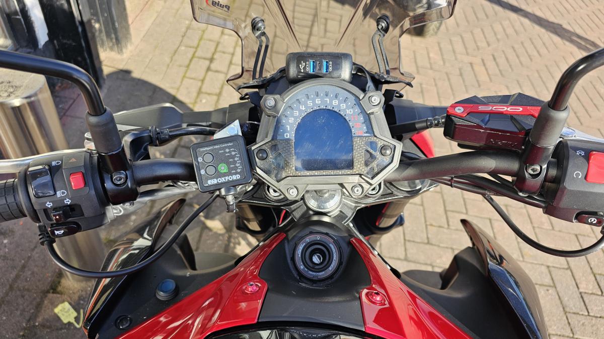 
								Kawasaki ZR 900 BJF full									