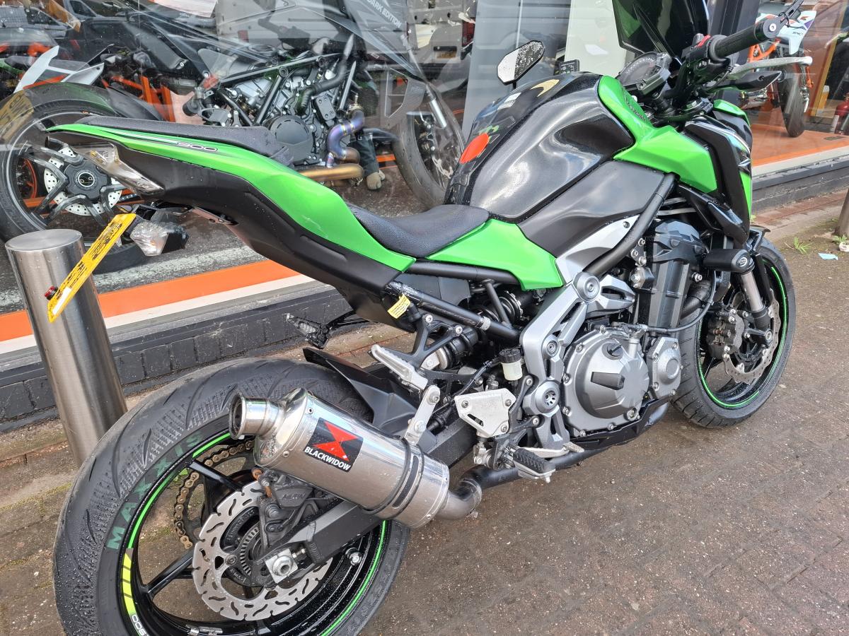 
								KAWASAKI ZR 900 BHF full									