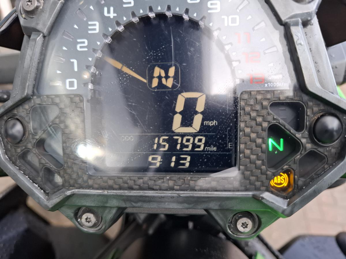 
								KAWASAKI ZR 900 BHF full									
