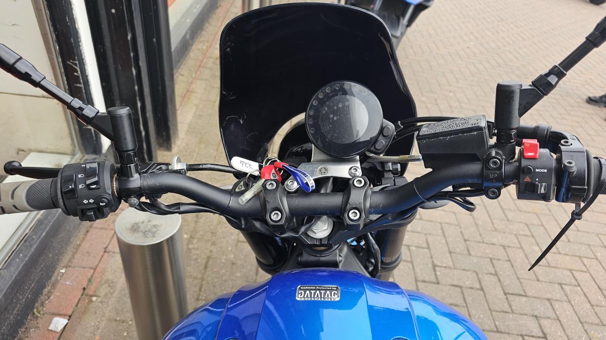 
								Yamaha XSR 900 ABS MTM 850 full									