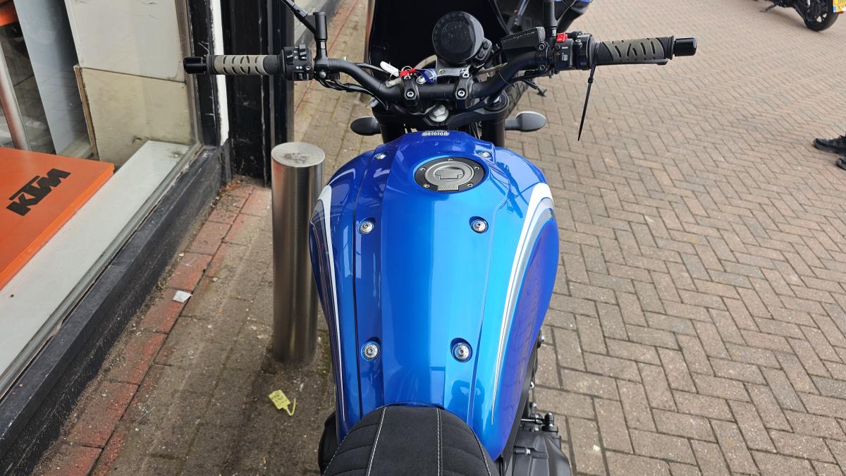 
								Yamaha XSR 900 ABS MTM 850 full									