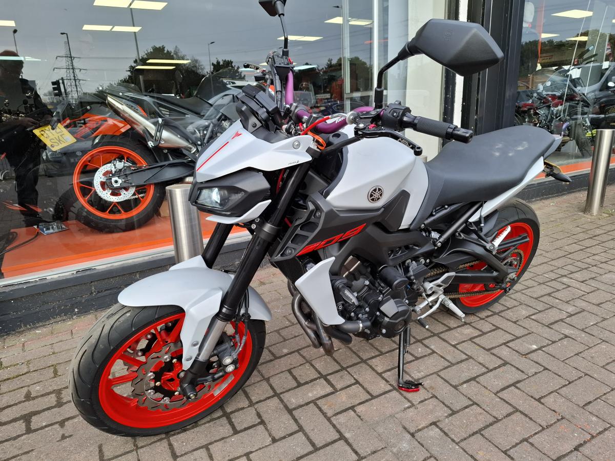 
								YAMAHA MT-09 ABS full									