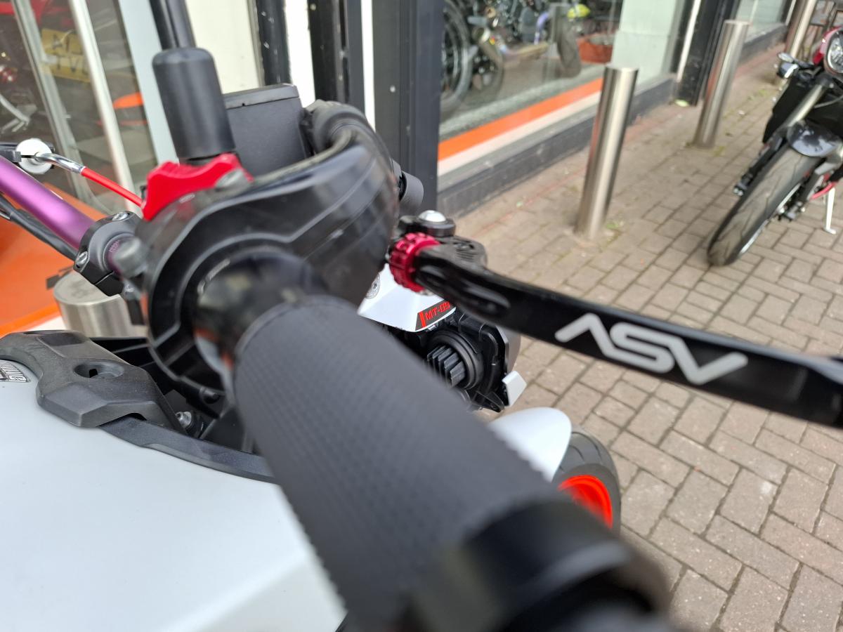 
								YAMAHA MT-09 ABS full									