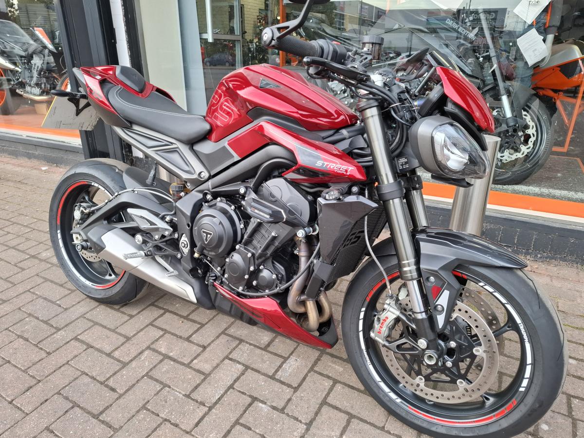 TRIUMPH STREET TRIPLE RS
