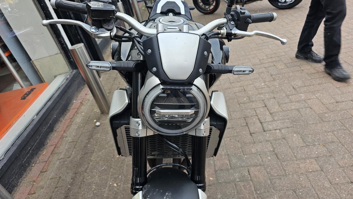 
								HONDA CB 1000 RA-C full									