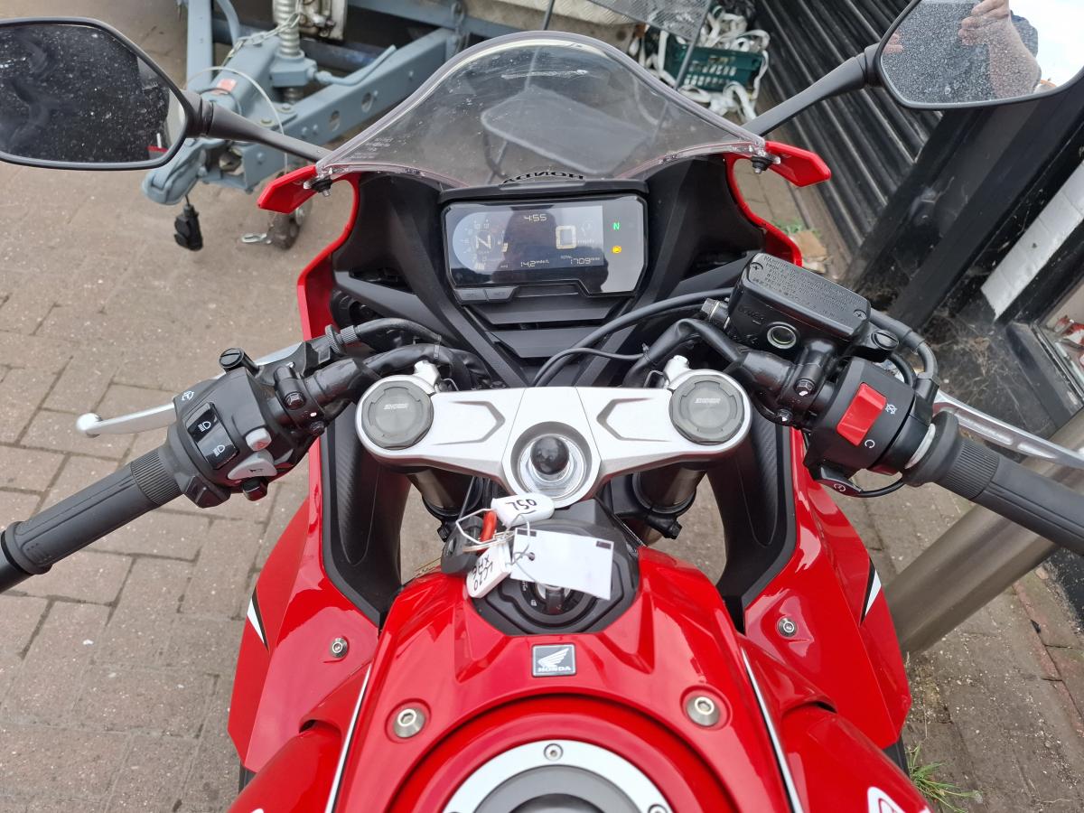 
								Honda CBR 650 RA-K full									