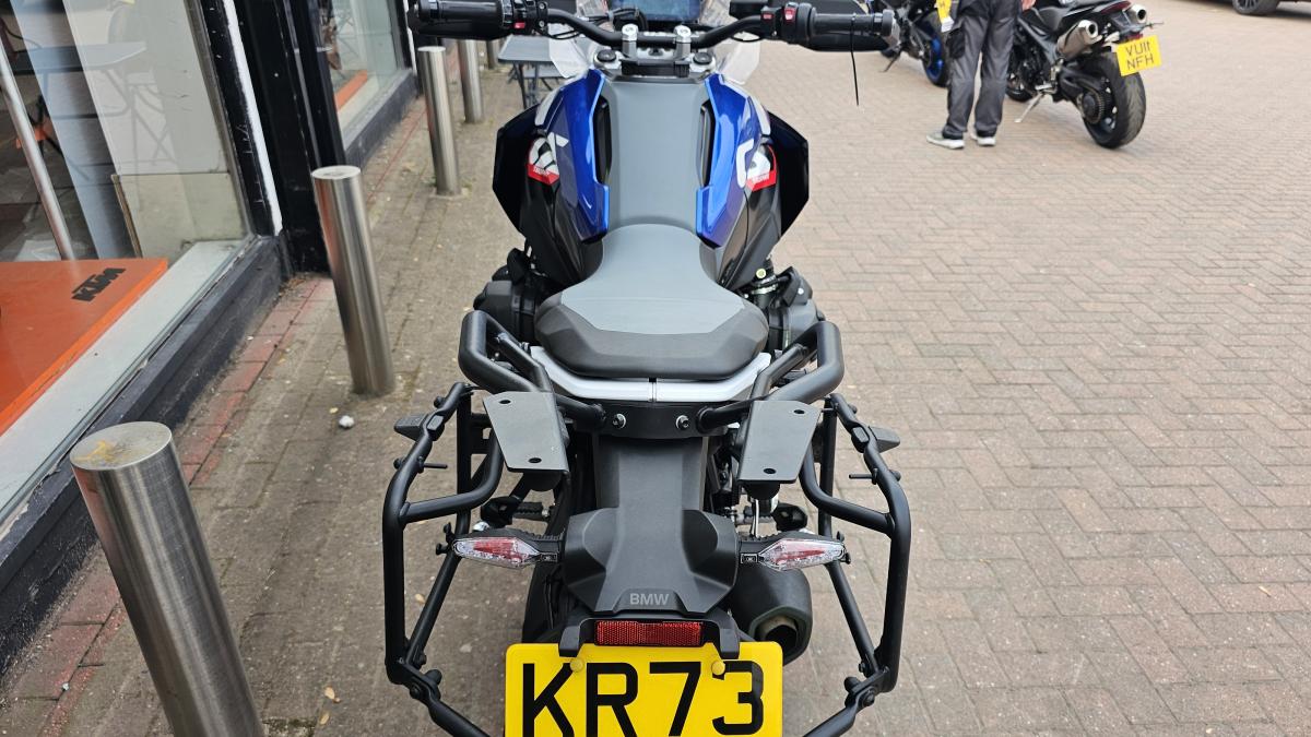 
								BMW R 1300 GS full									