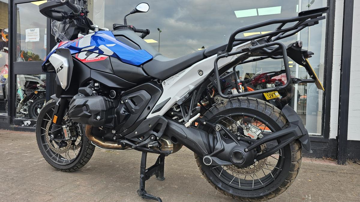 
								BMW R 1300 GS full									