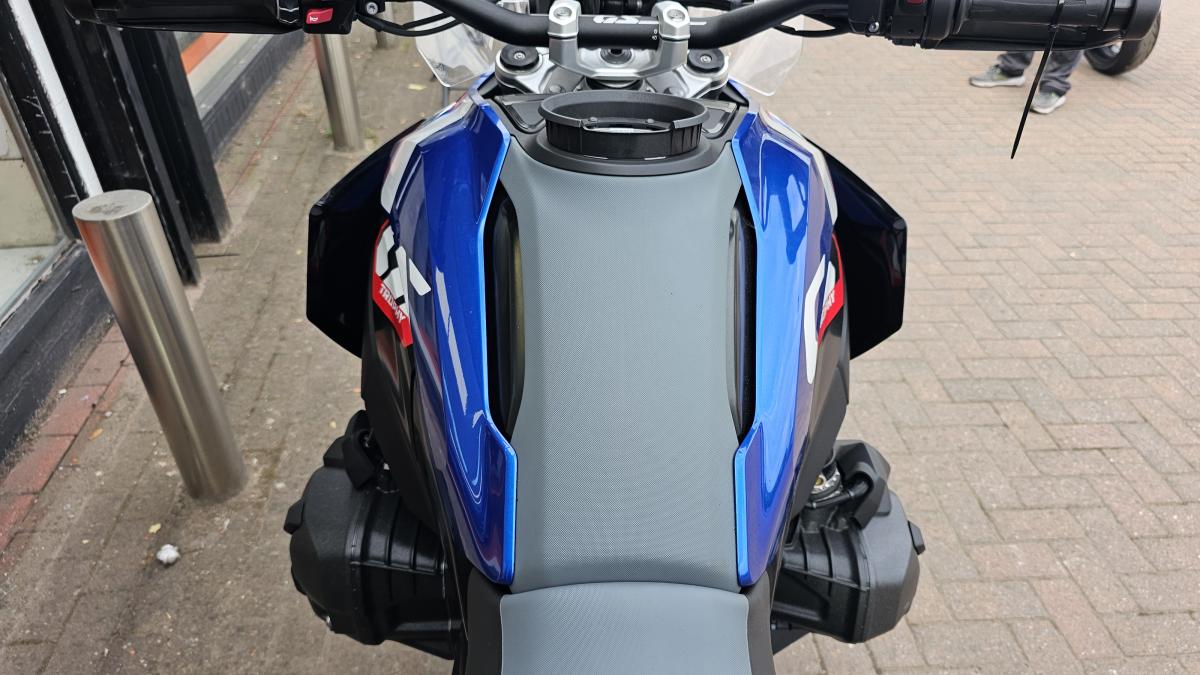 
								BMW R 1300 GS full									