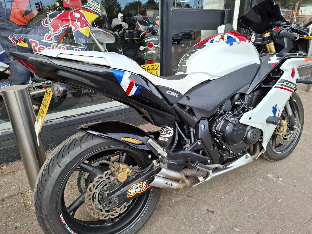 
								HONDA CBR 600 FA-C full									