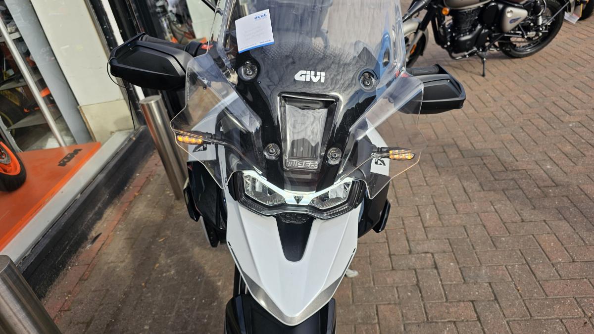 
								Triumph TIGER 900 GT full									