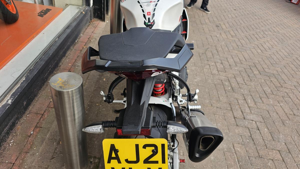 
								APRILIA TUONO V4 1100 full									