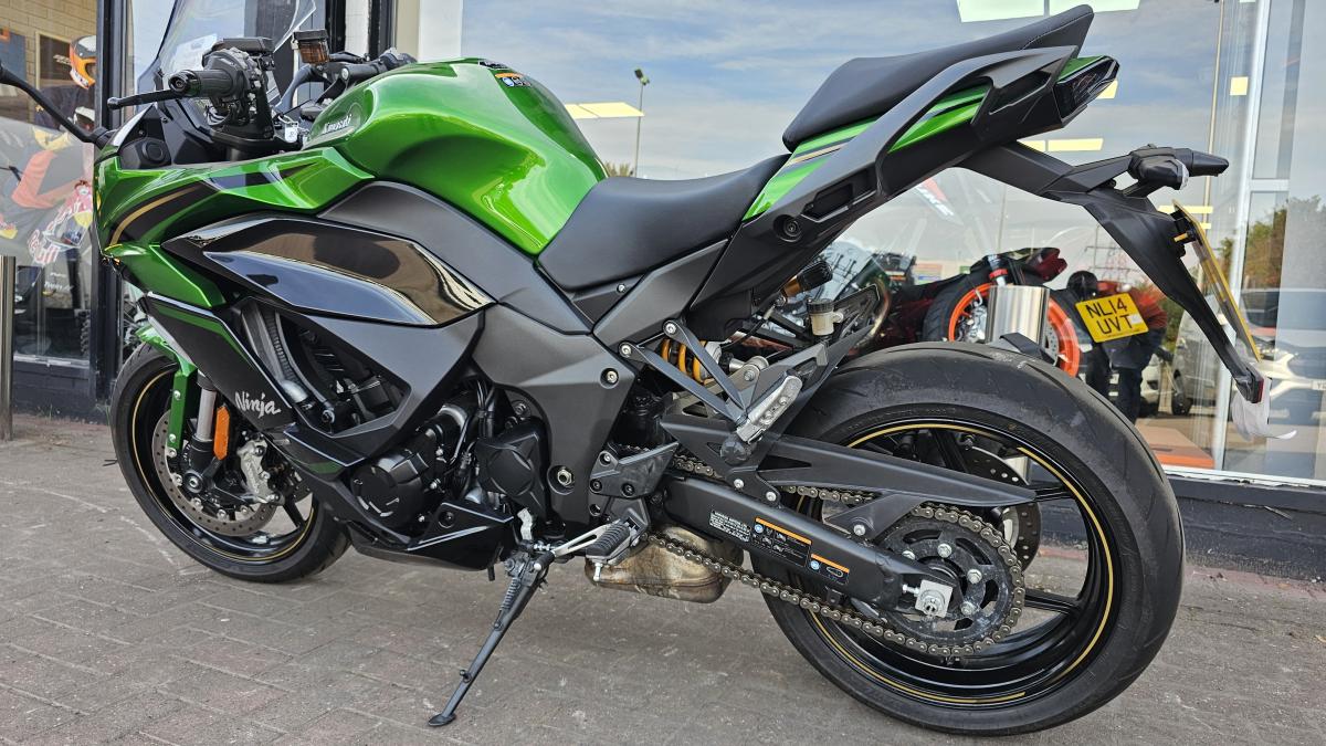 
								Kawasaki ZX 1100 JSFAN full									