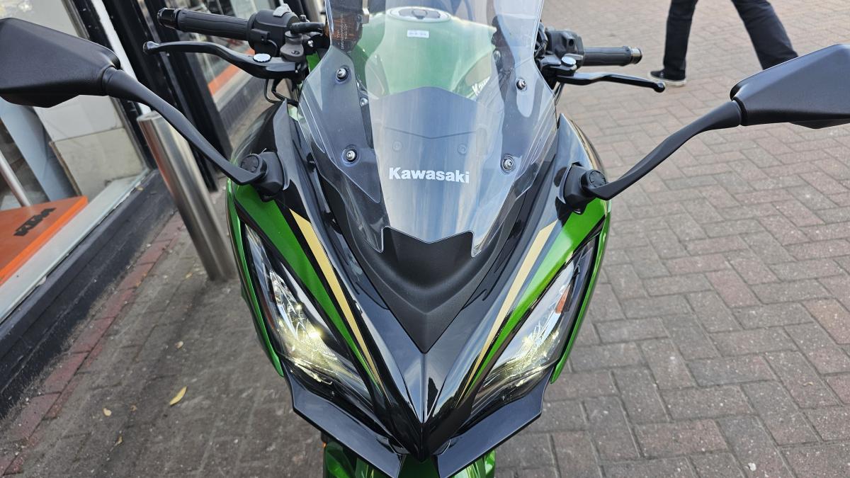 
								Kawasaki ZX 1100 JSFAN full									