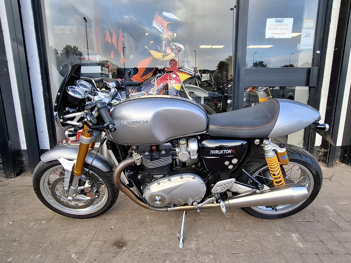 TRIUMPH THRUXTON 1200 R