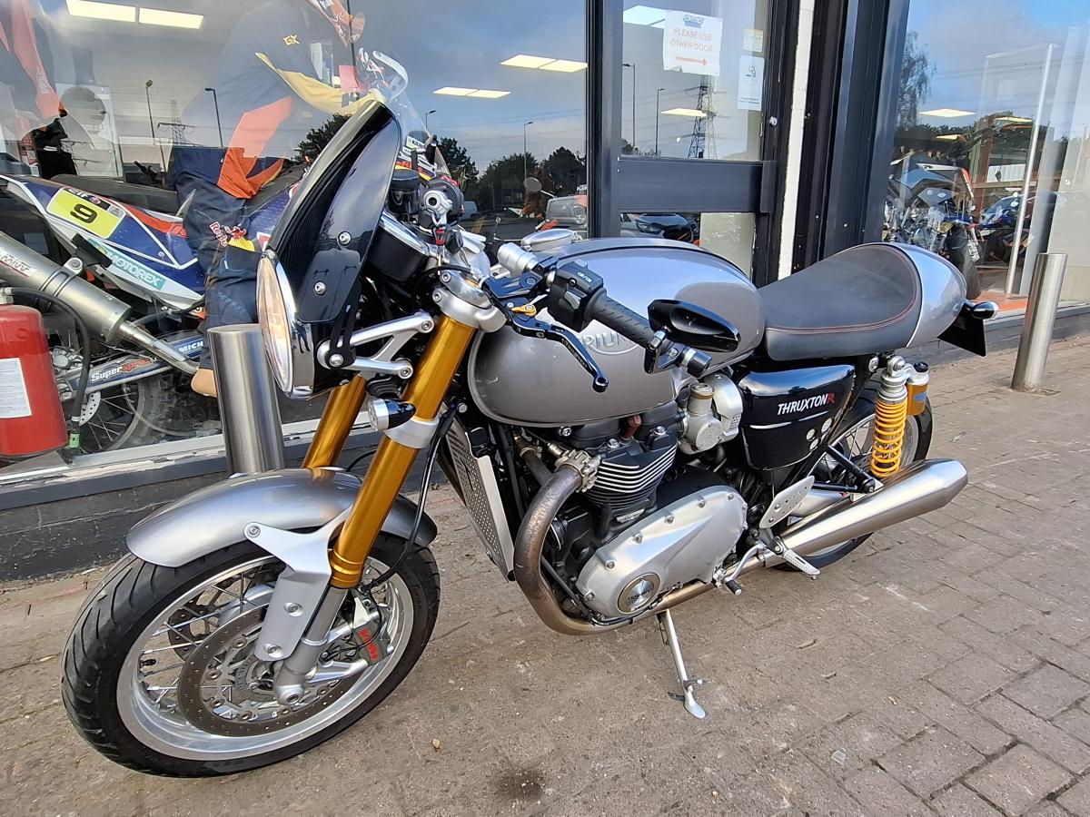 TRIUMPH THRUXTON 1200 R