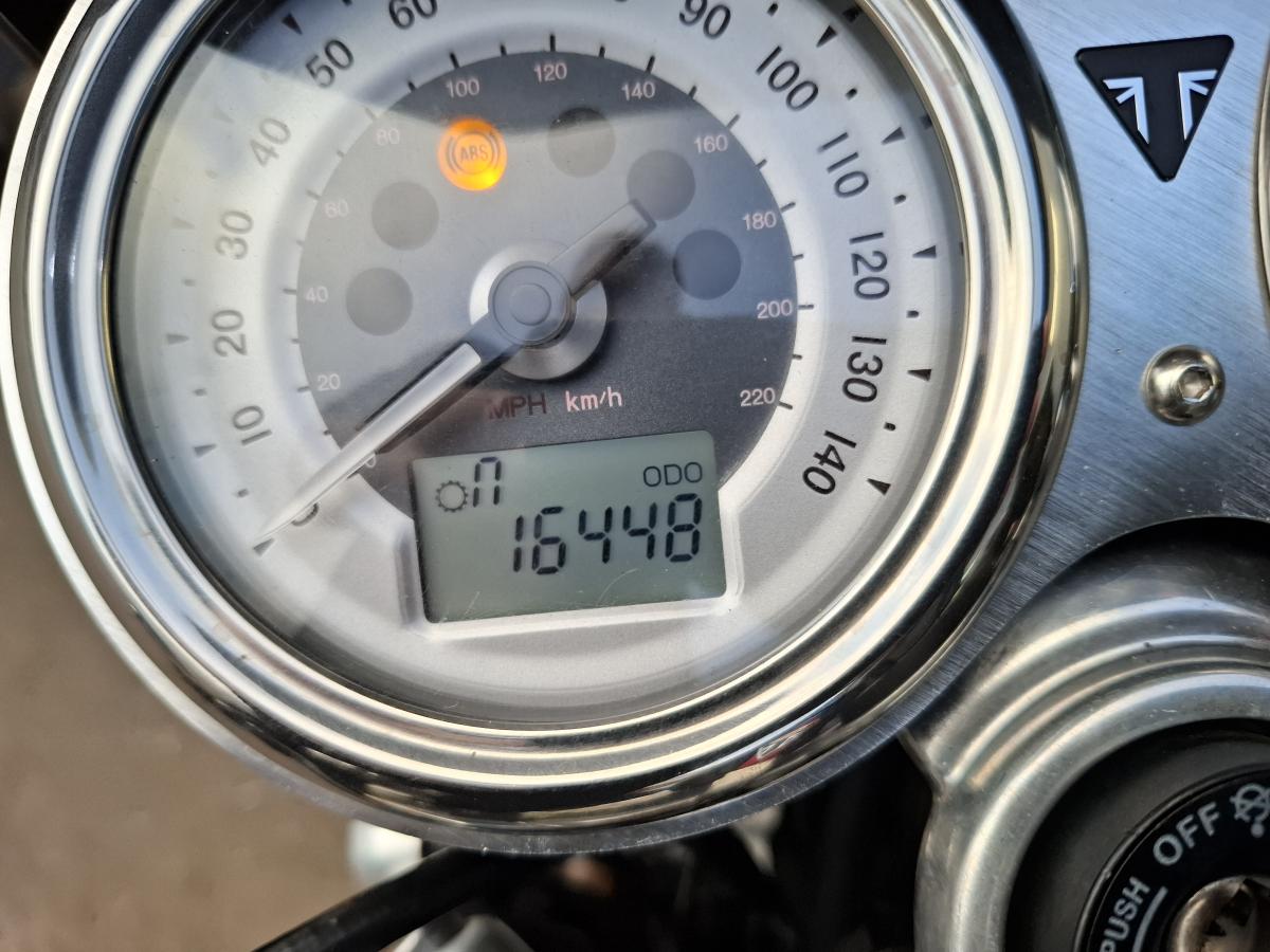 TRIUMPH THRUXTON 1200 R