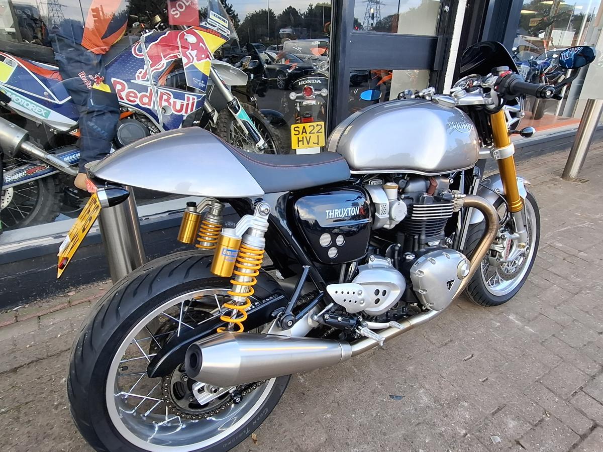 TRIUMPH THRUXTON 1200 R