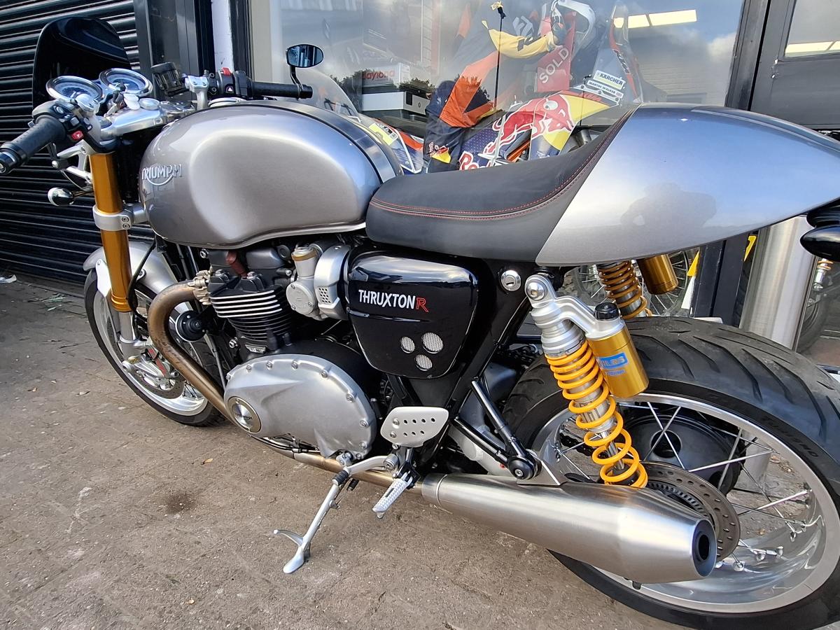 TRIUMPH THRUXTON 1200 R