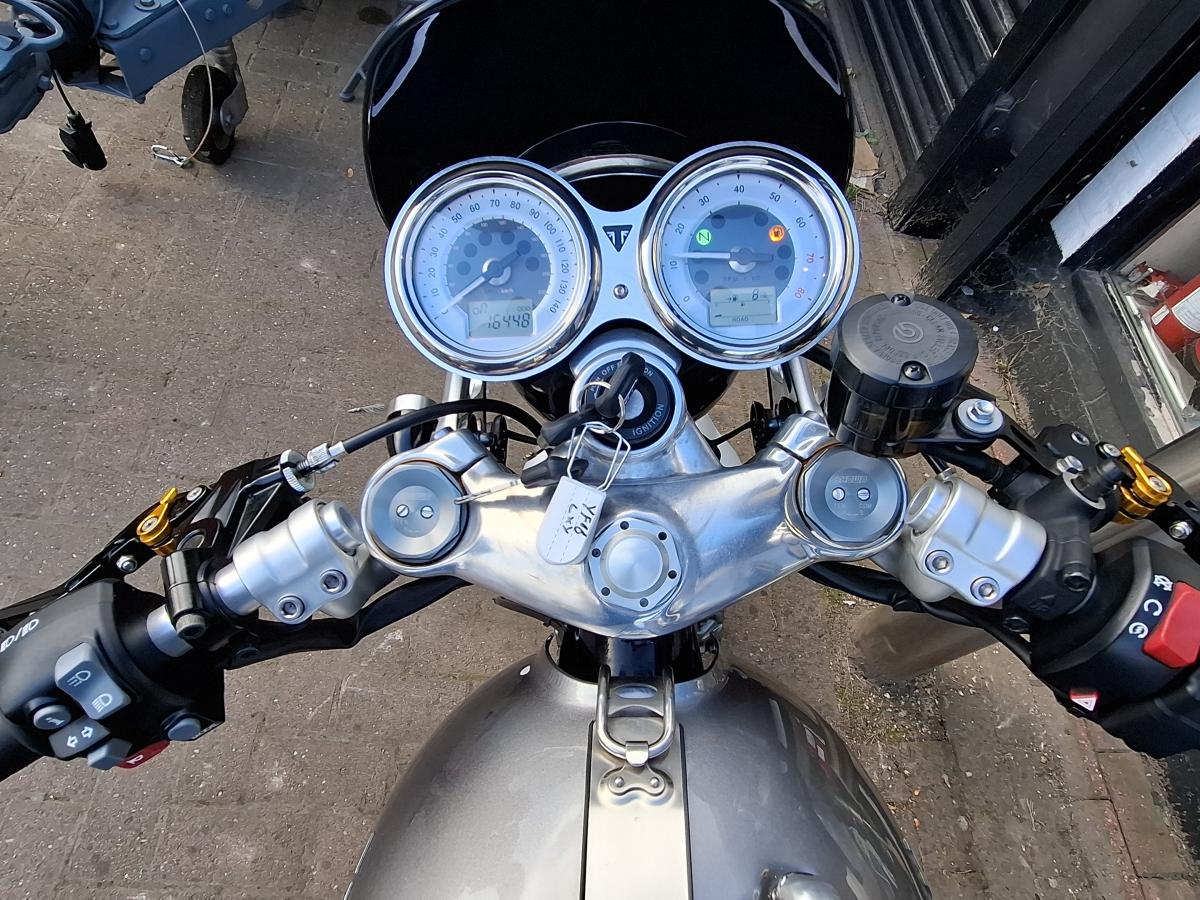 
								TRIUMPH THRUXTON 1200 R full									