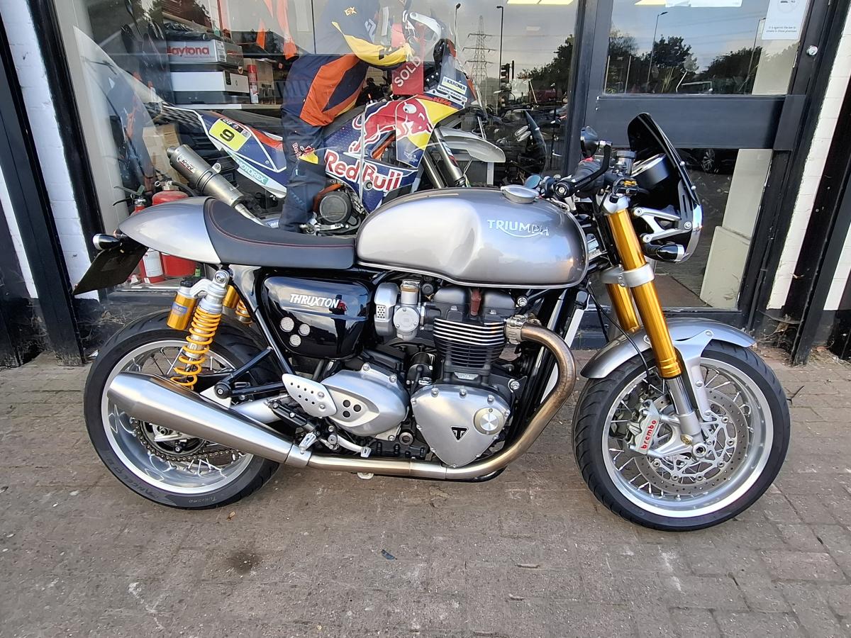 
								TRIUMPH THRUXTON 1200 R full									
