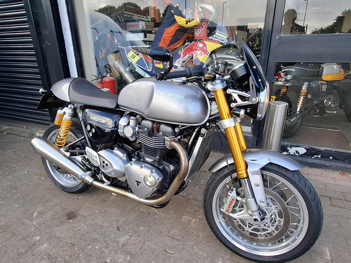
								TRIUMPH THRUXTON 1200 R full									