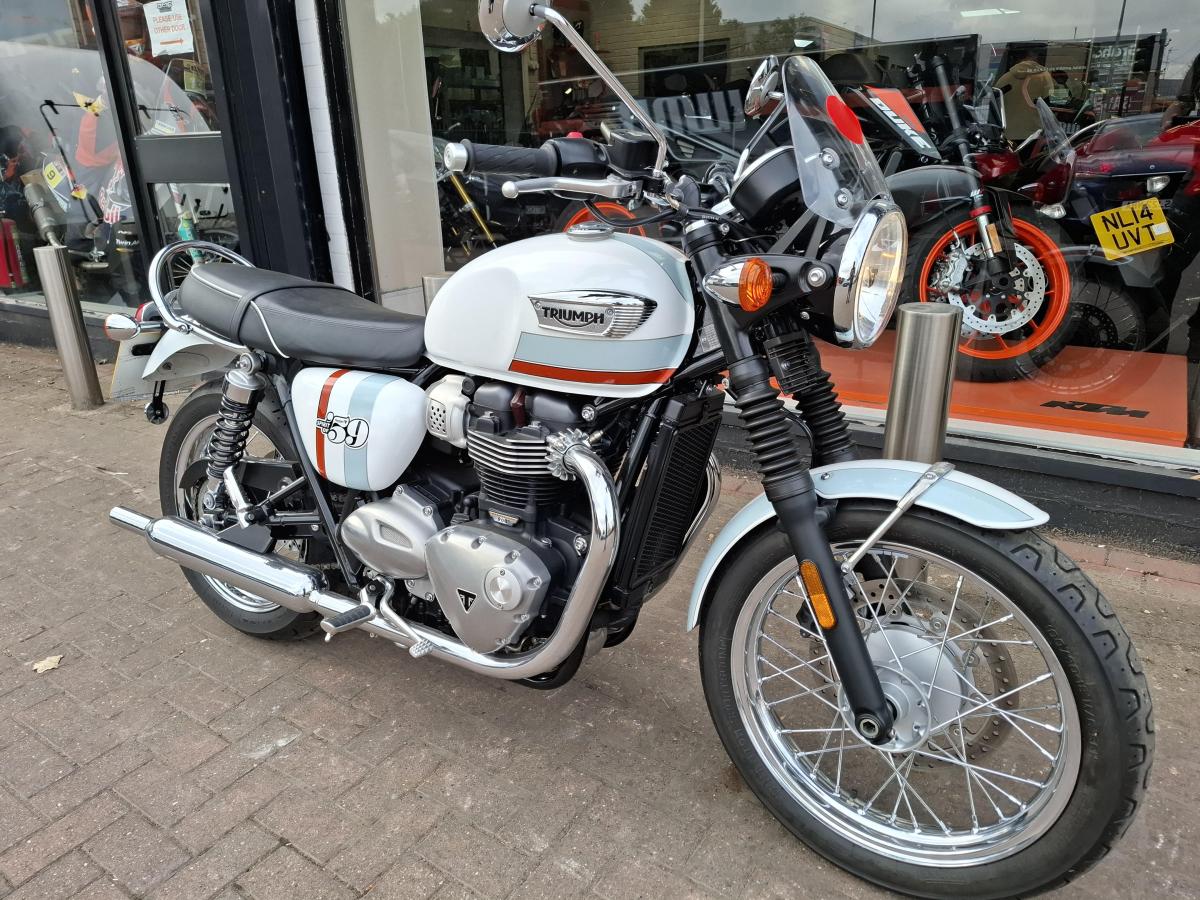 TRIUMPH BONNEVILLE T100