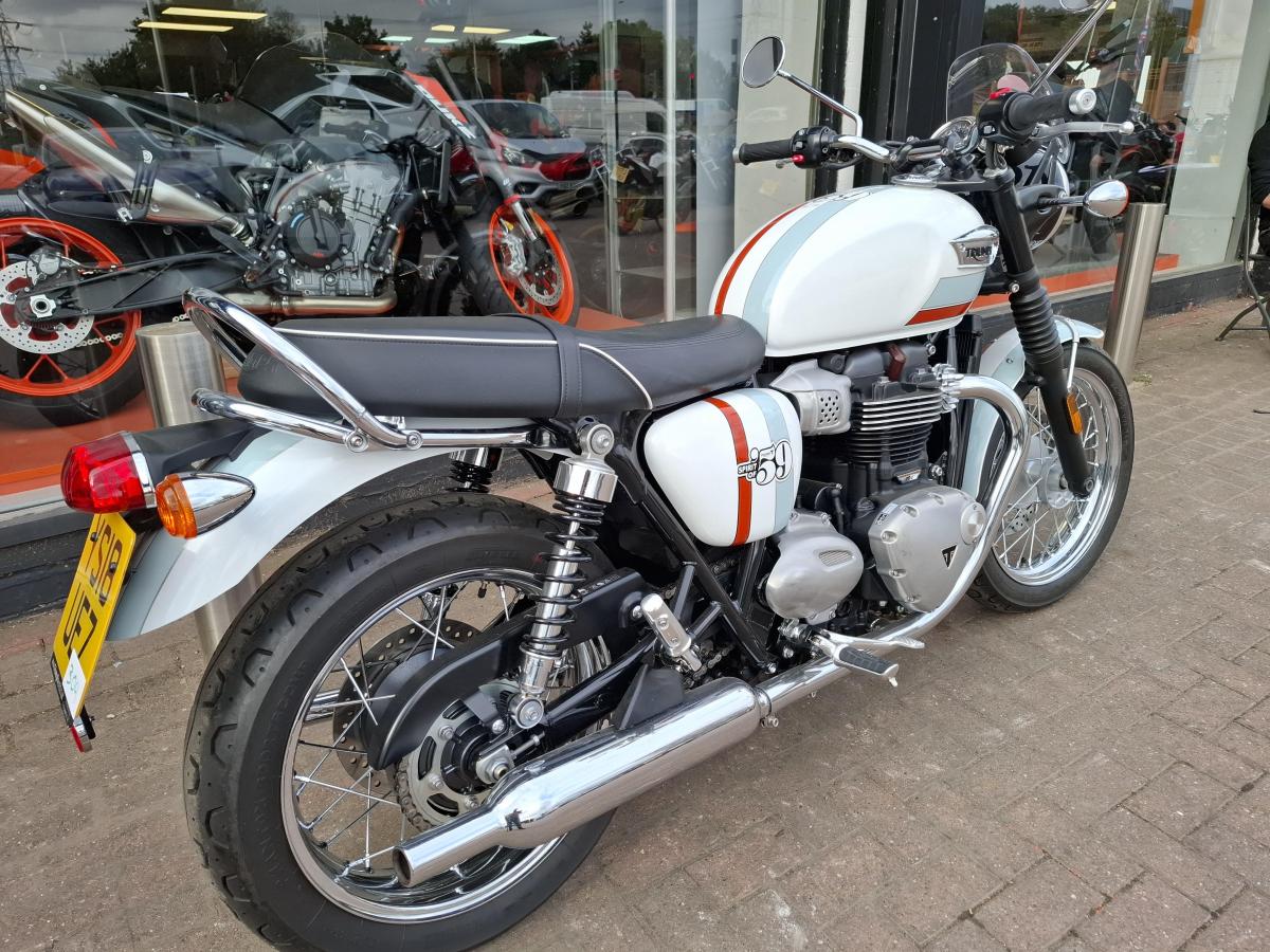 TRIUMPH BONNEVILLE T100