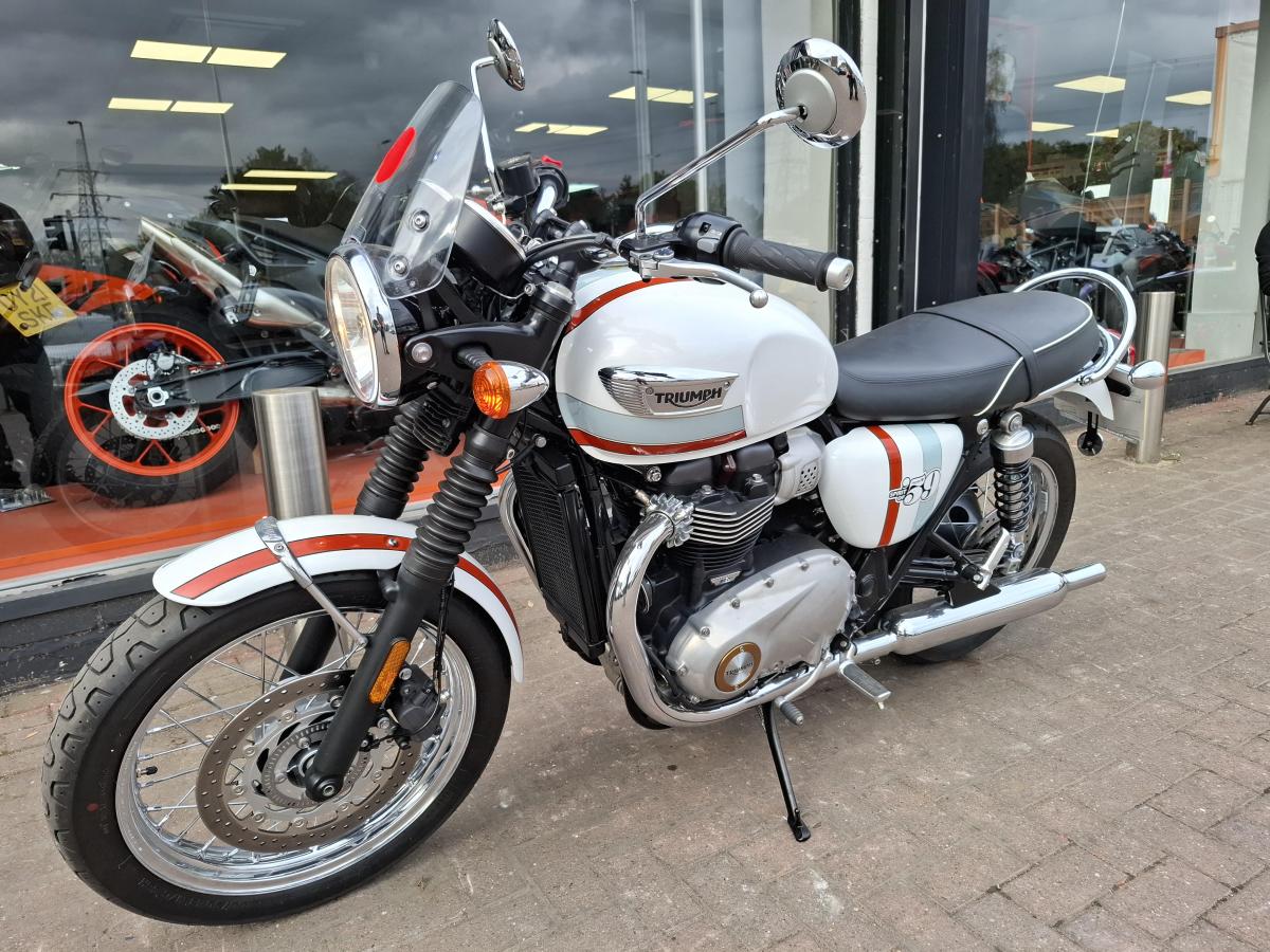 TRIUMPH BONNEVILLE T100
