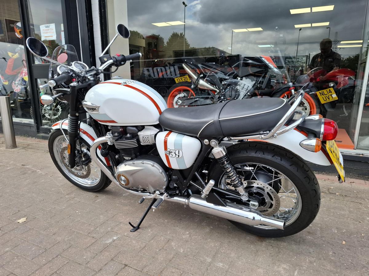 TRIUMPH BONNEVILLE T100