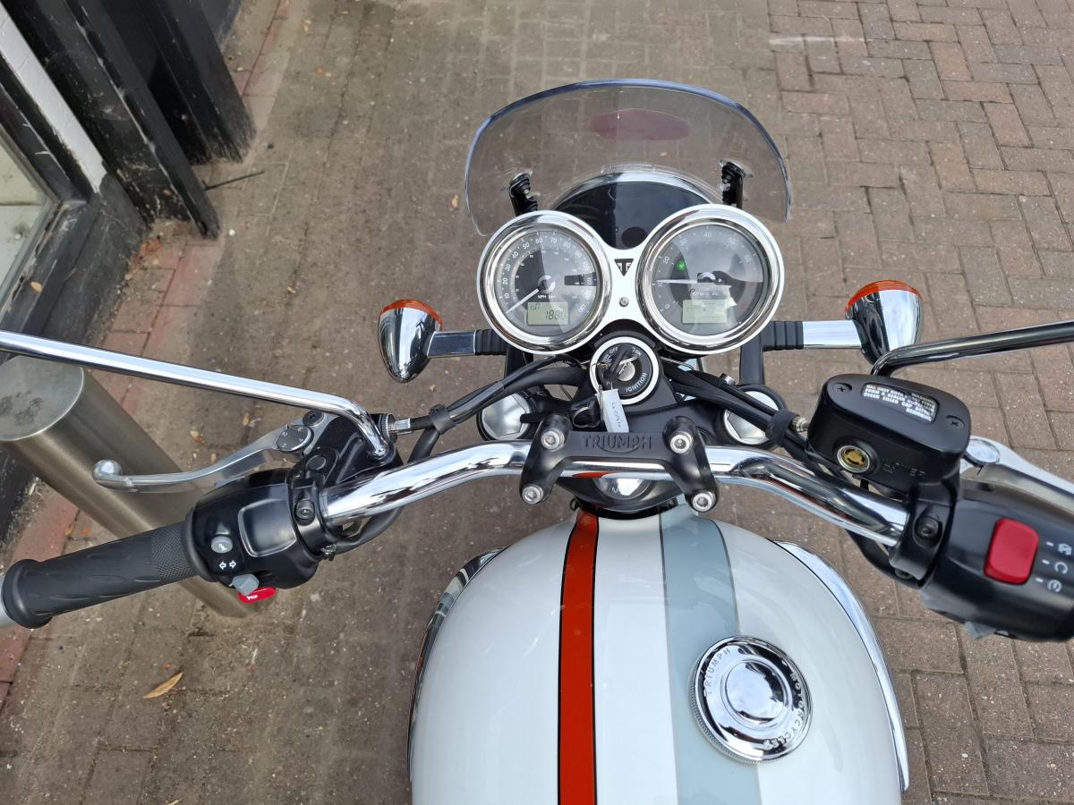 
								TRIUMPH BONNEVILLE T100 full									