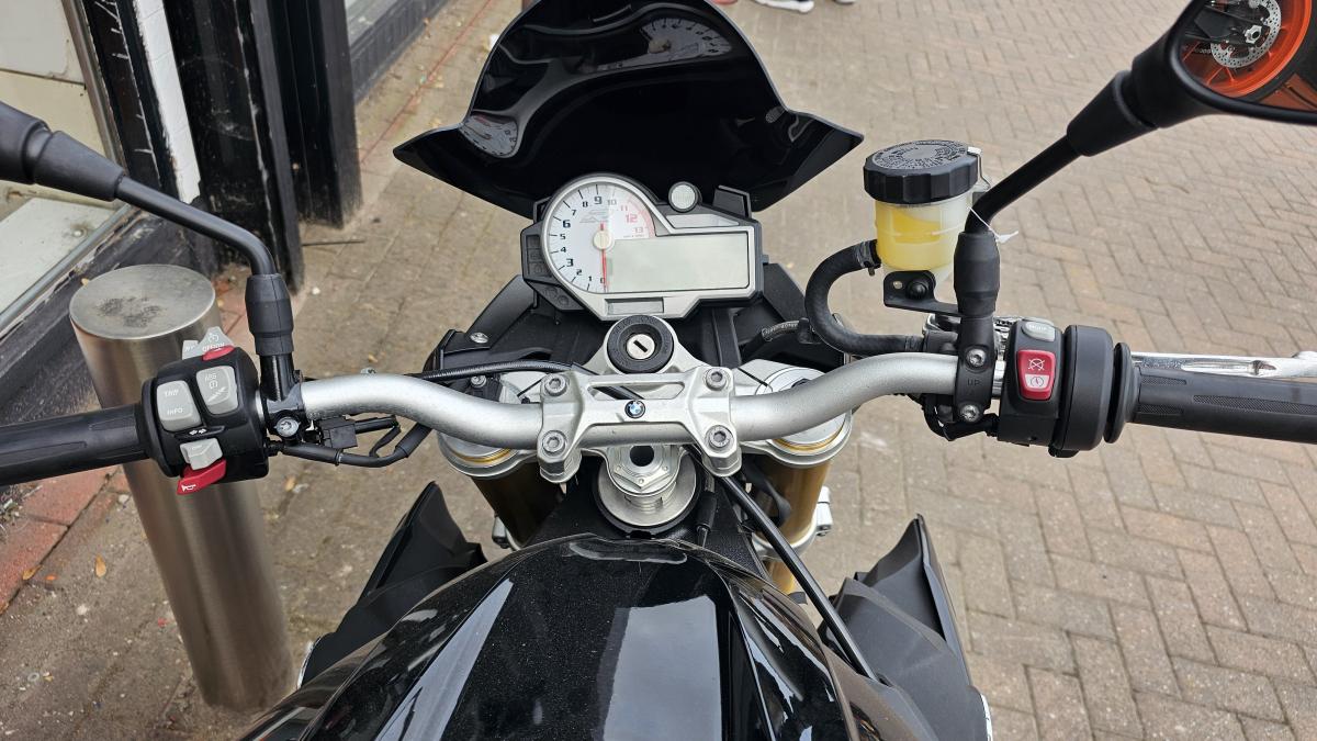 
								BMW S 1000 R full									