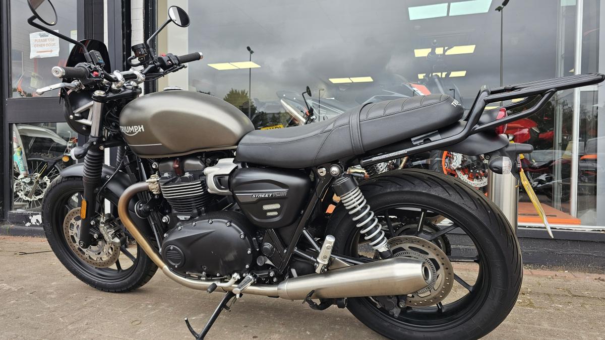 
								Triumph BONNEVILLE STREET TWIN full									