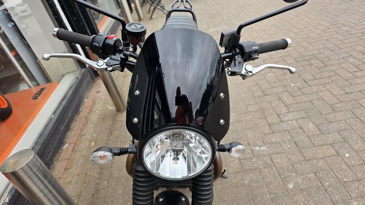 
								Triumph BONNEVILLE STREET TWIN full									