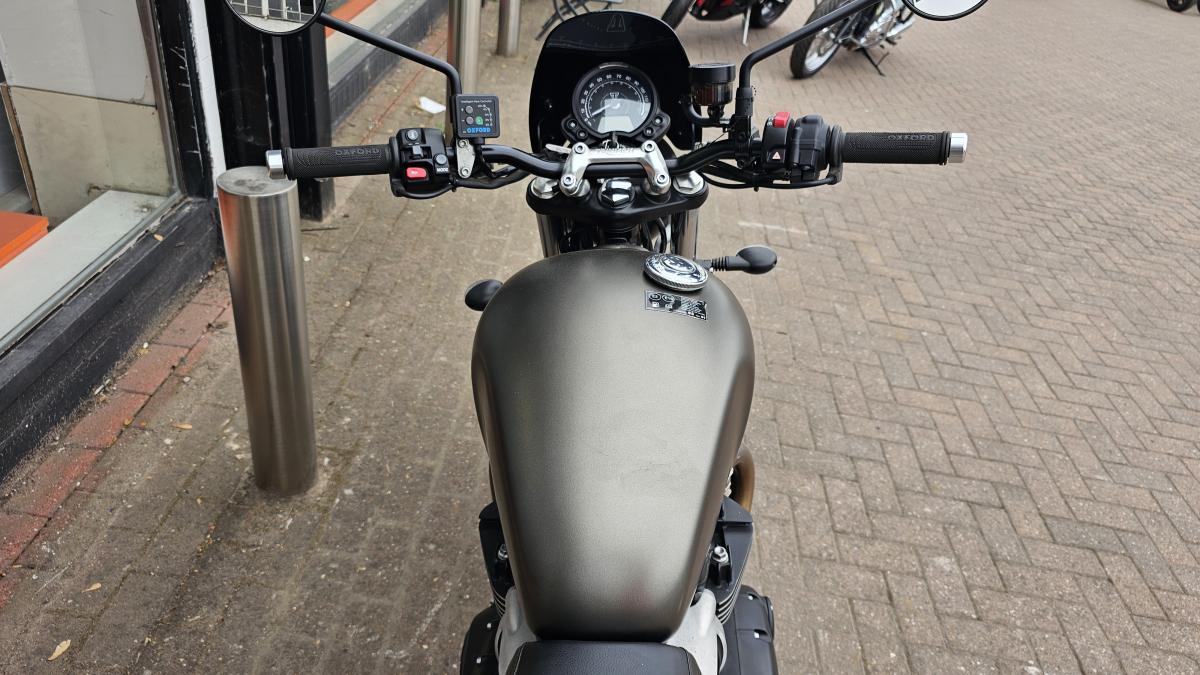 
								Triumph BONNEVILLE STREET TWIN full									