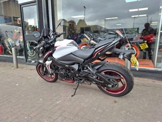 
								Suzuki GSXS 1000 full									
