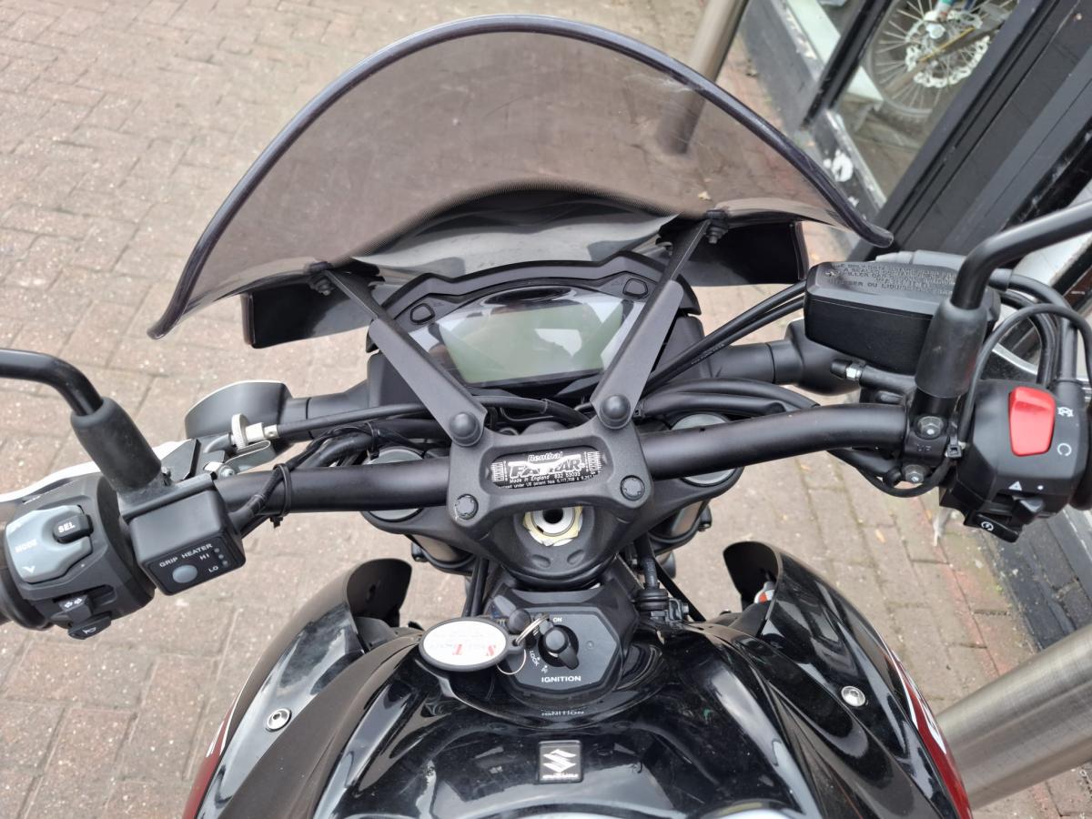 
								Suzuki GSXS 1000 full									