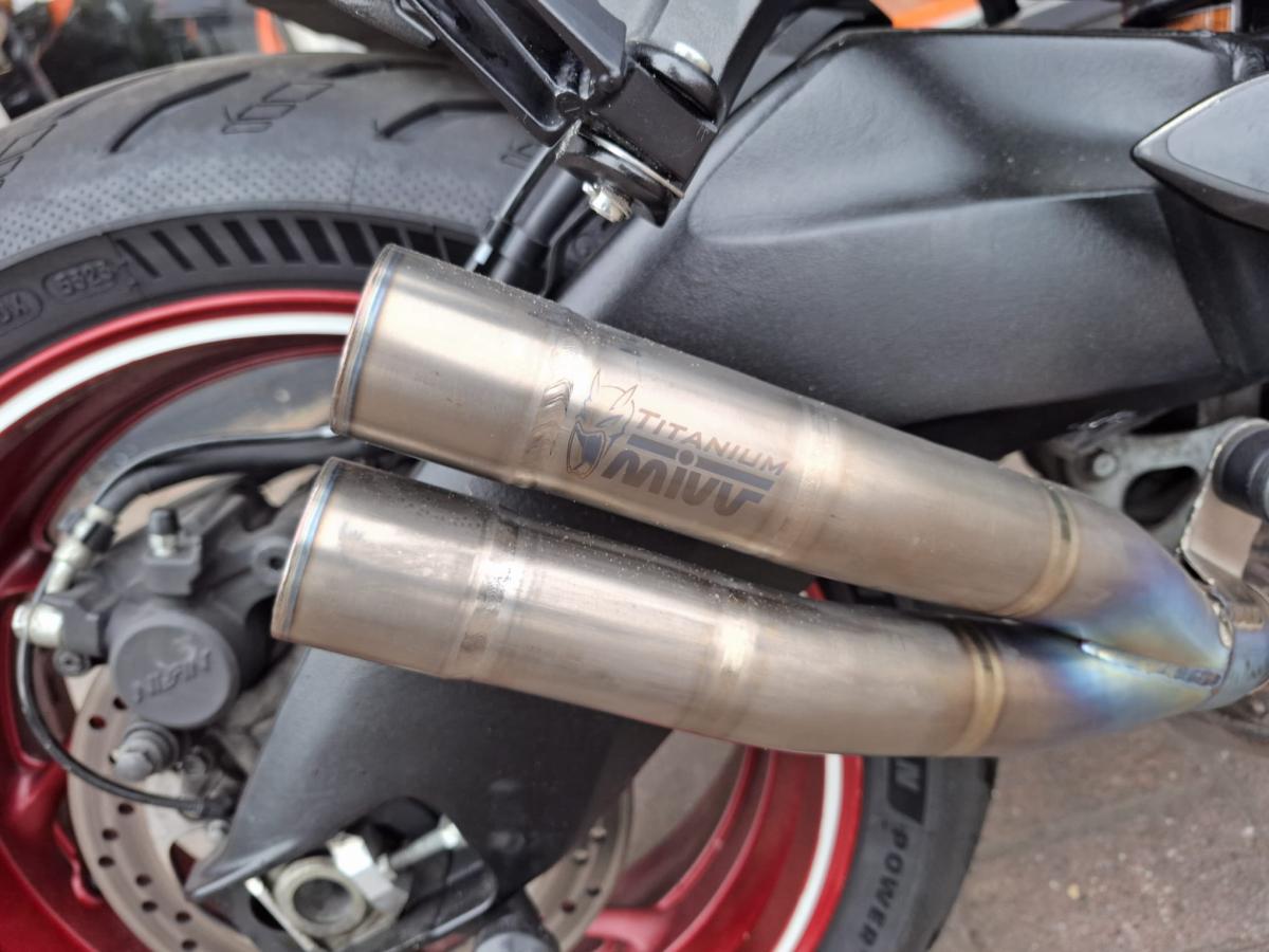 
								Suzuki GSXS 1000 full									