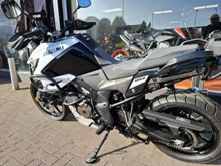 
								Suzuki DL 1050 RQ M0 full									