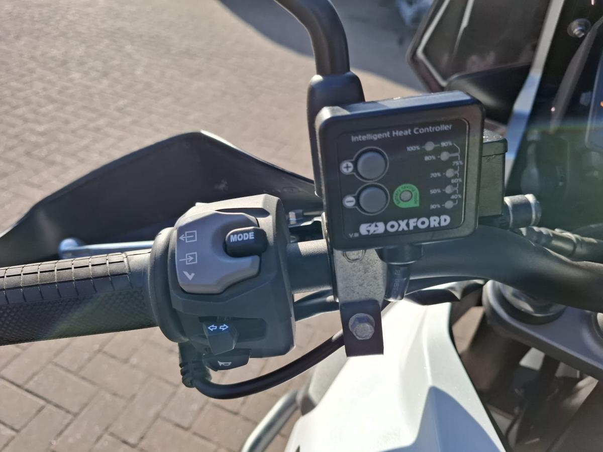 
								Suzuki DL 1050 RQ M0 full									