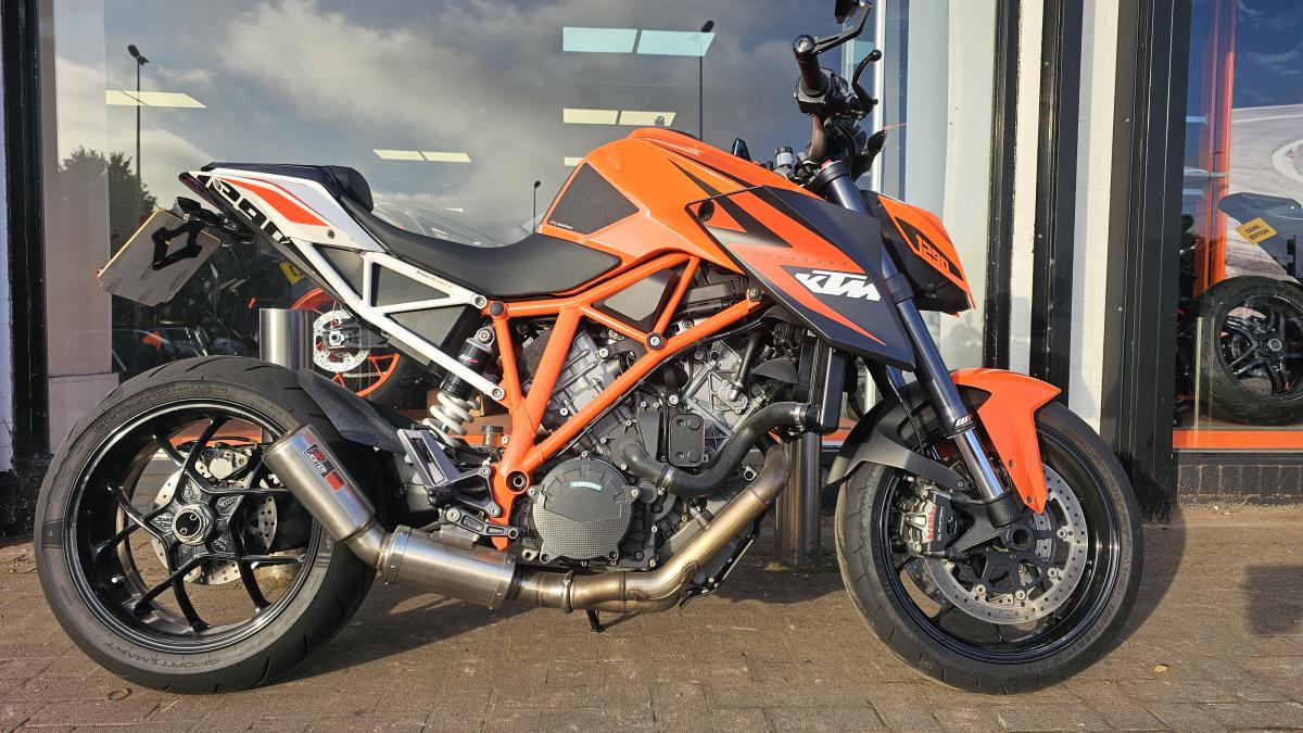 KTM 1290 SUPERDUKE R 15