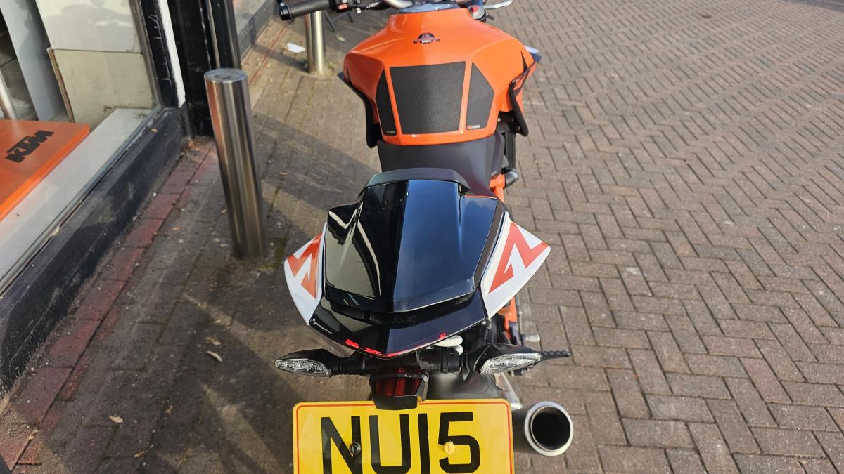 
								KTM 1290 SUPERDUKE R 15 full									